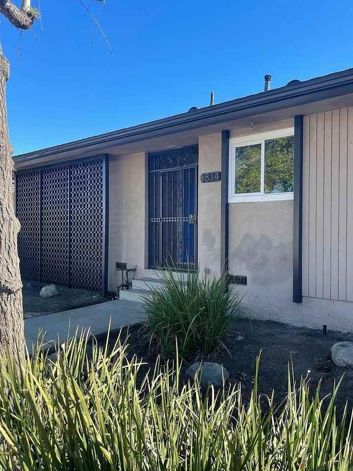 3814 S Bronson Ave - Photo 4 of 15