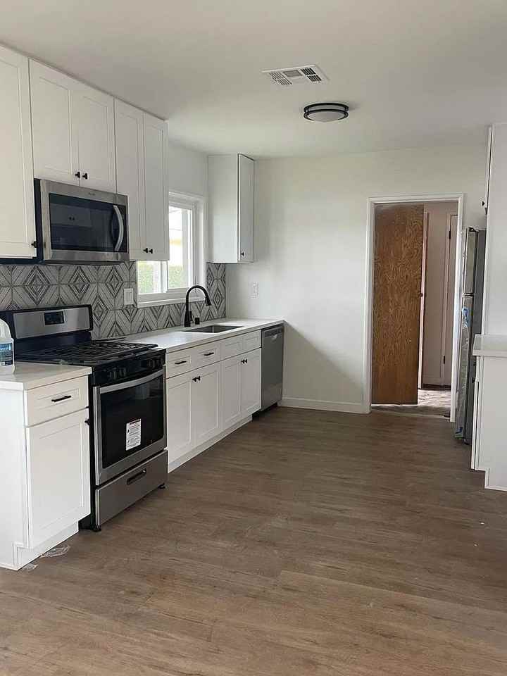 3814 S Bronson Ave - Photo 5 of 15