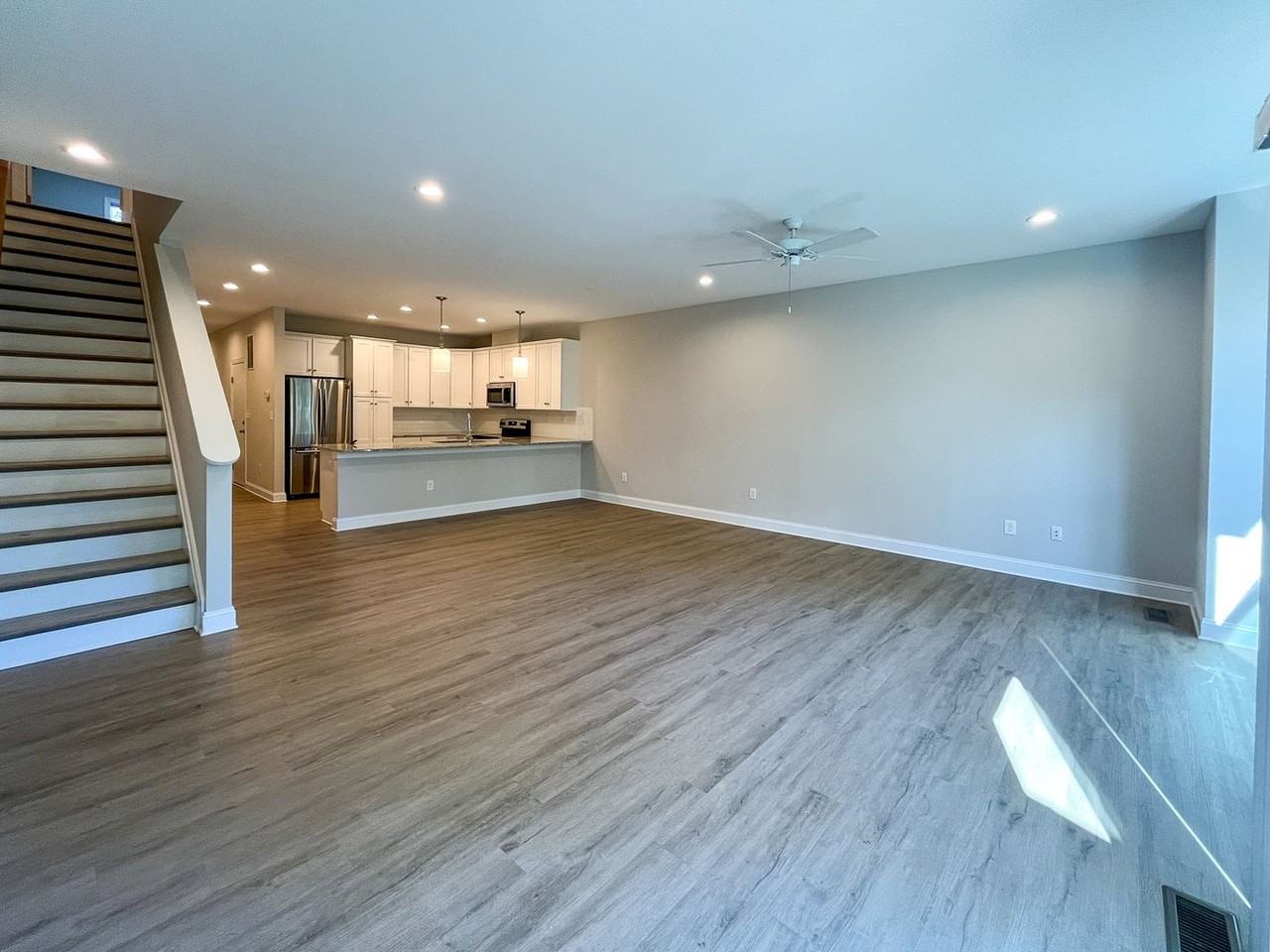 1527 Birnam Dr - Photo 3 of 24