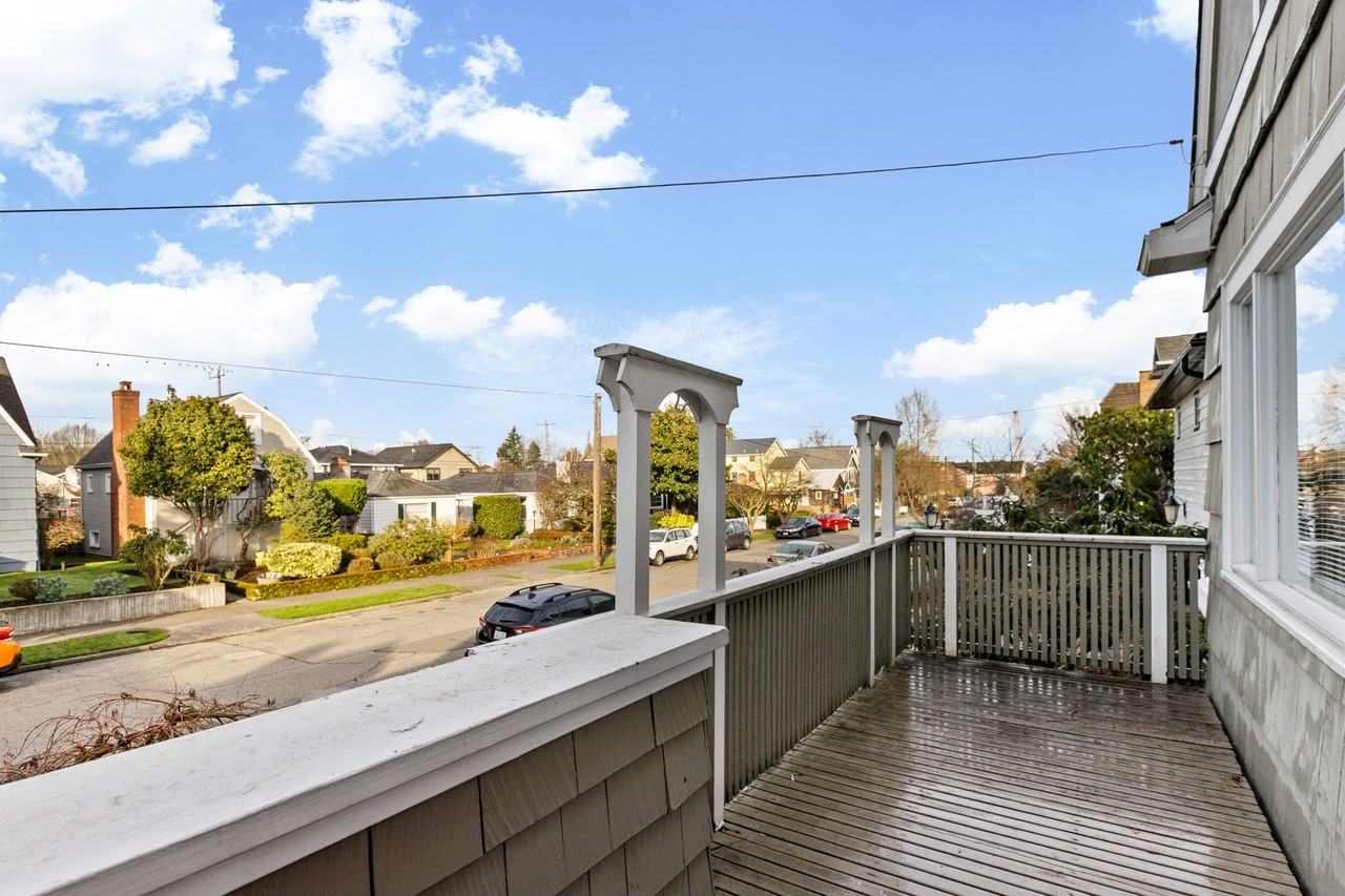 2314 41st Ave E - Photo 4 of 39