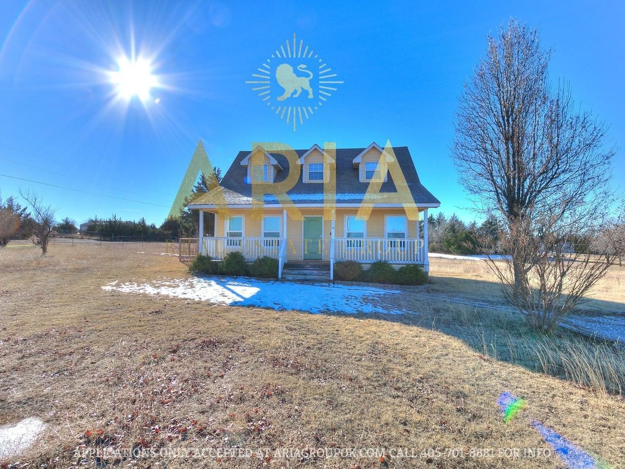 2219 Fox Ln - Photo 2 of 36