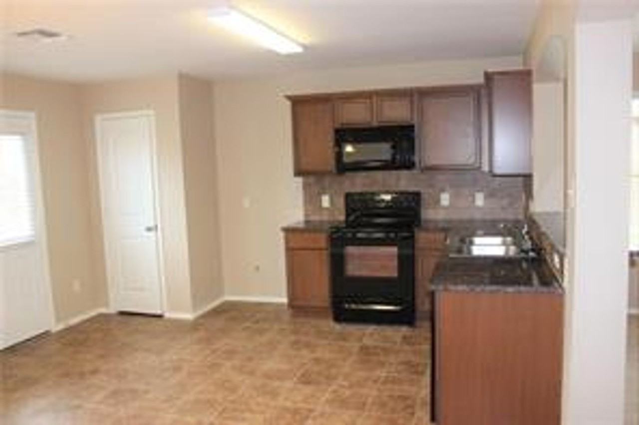 231 Belford St S - Photo 3 of 8