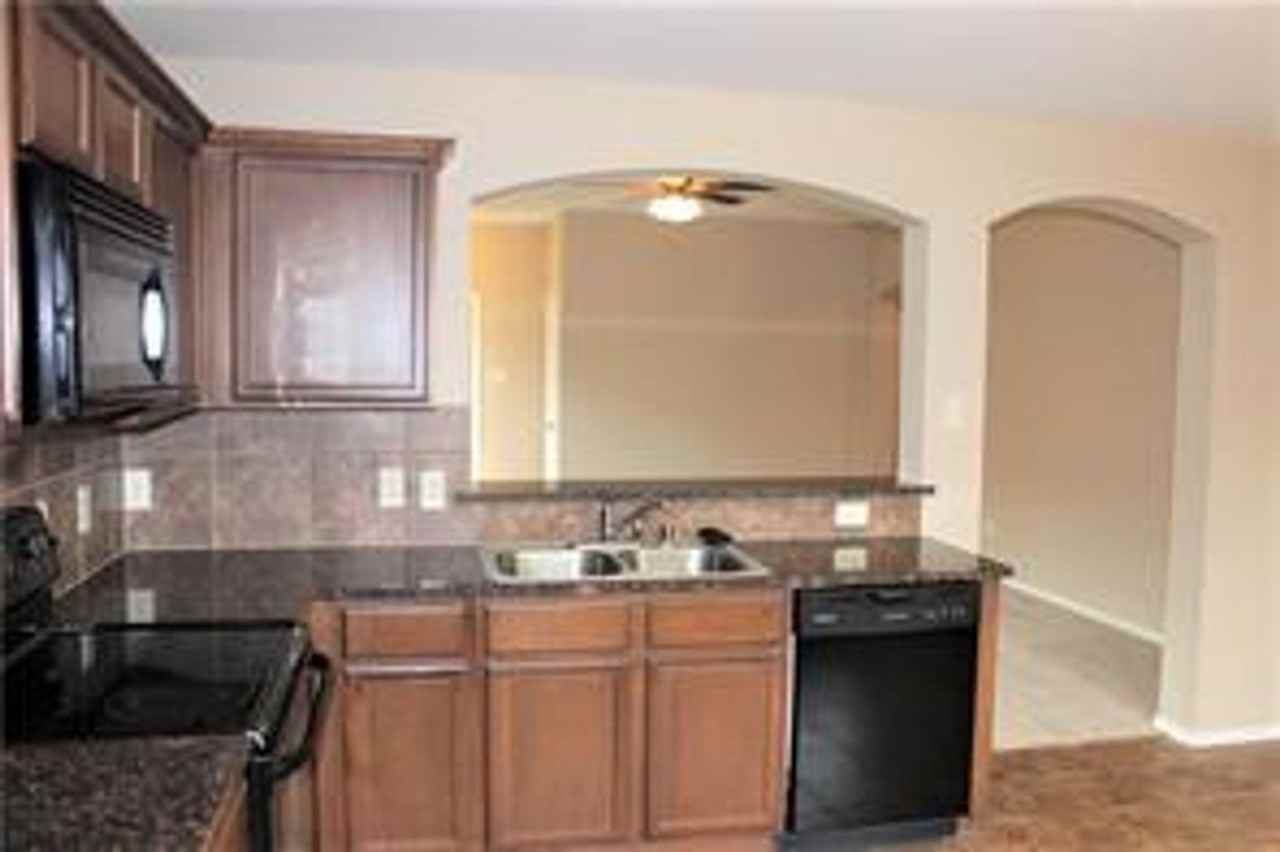 231 Belford St S - Photo 4 of 8