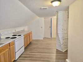 featured image of 305 W Linn St