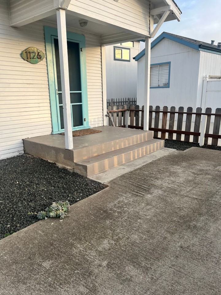 1126 Market Ave - Photo 2 of 14