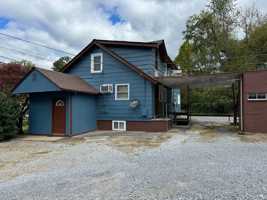 featured image of 1105 Bloomingdale Pike