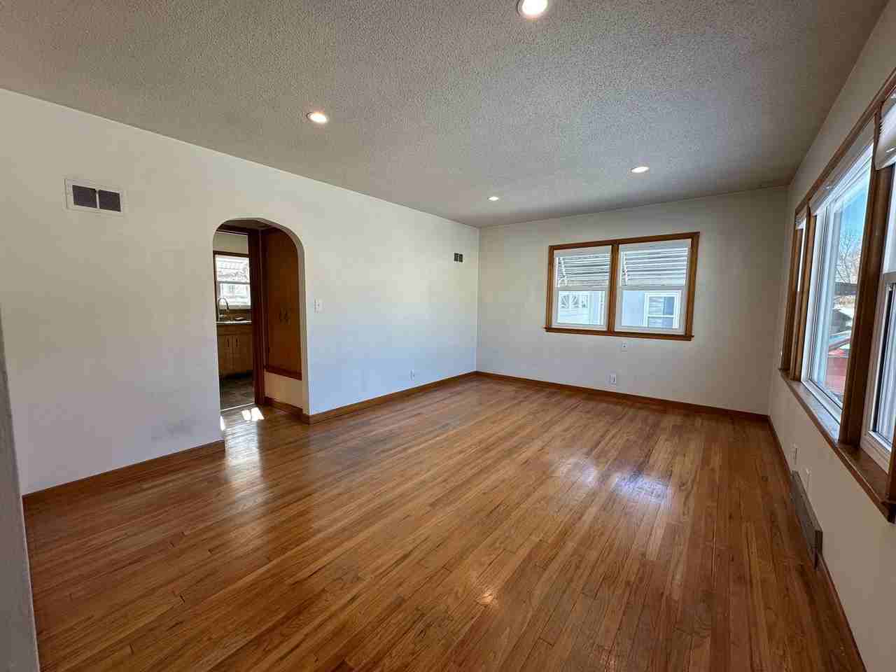 1637 8 1/2 Ave N - Photo 2 of 7