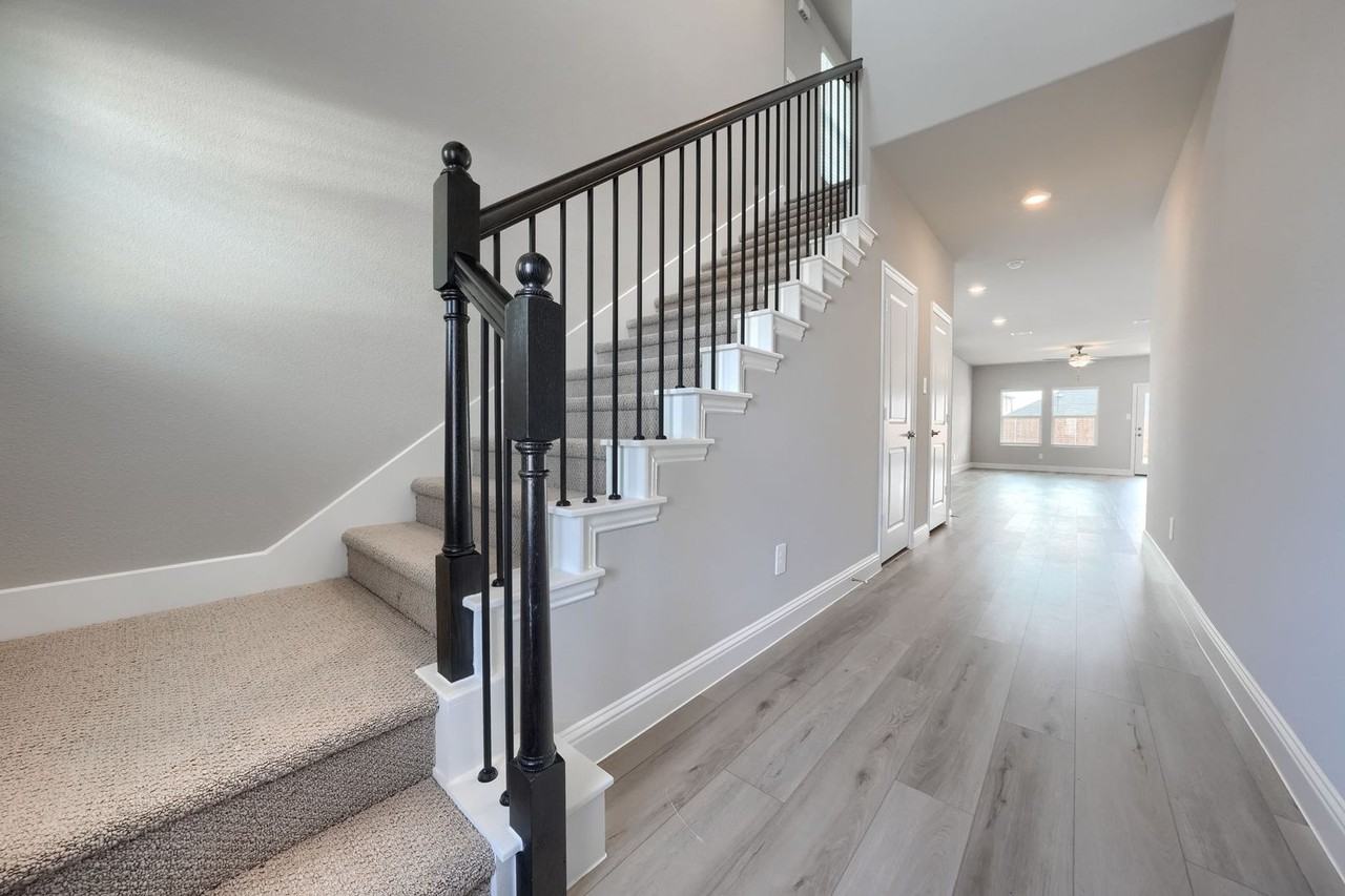 807 Lullaby Ln - Photo 3 of 32