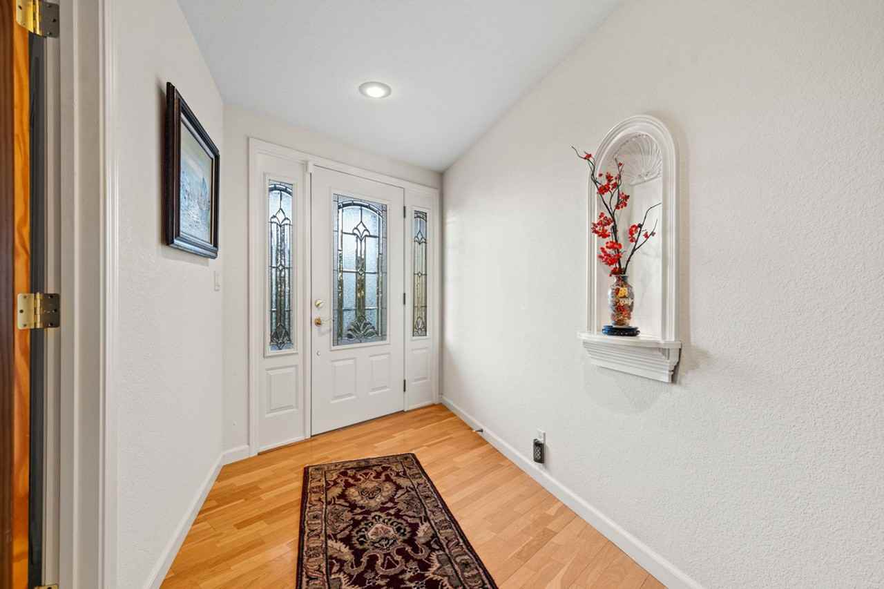 477 Hillsdale Dr - Photo 4 of 45