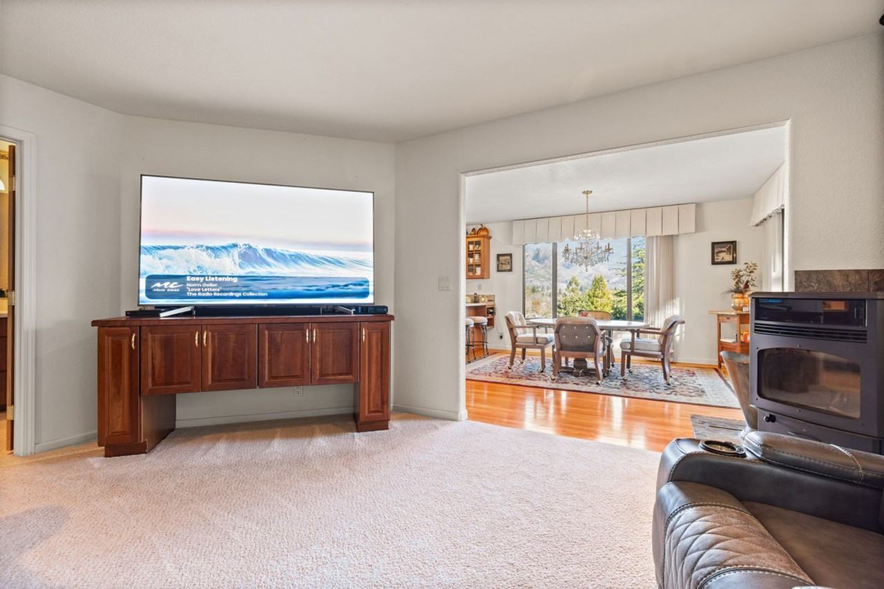 477 Hillsdale Dr - Photo 7 of 45