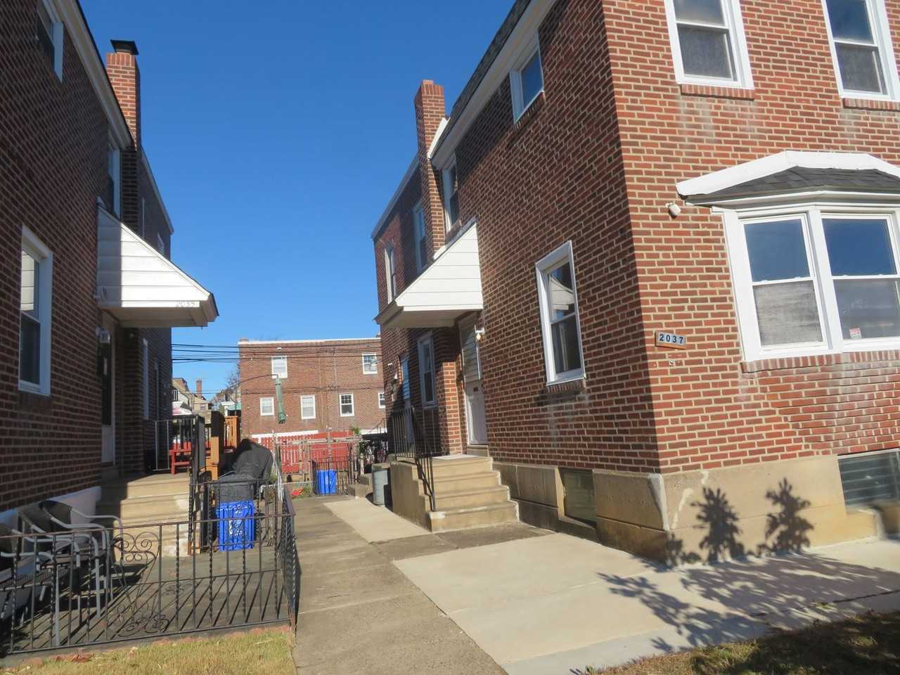 2037 Lansing St - Photo 2 of 14