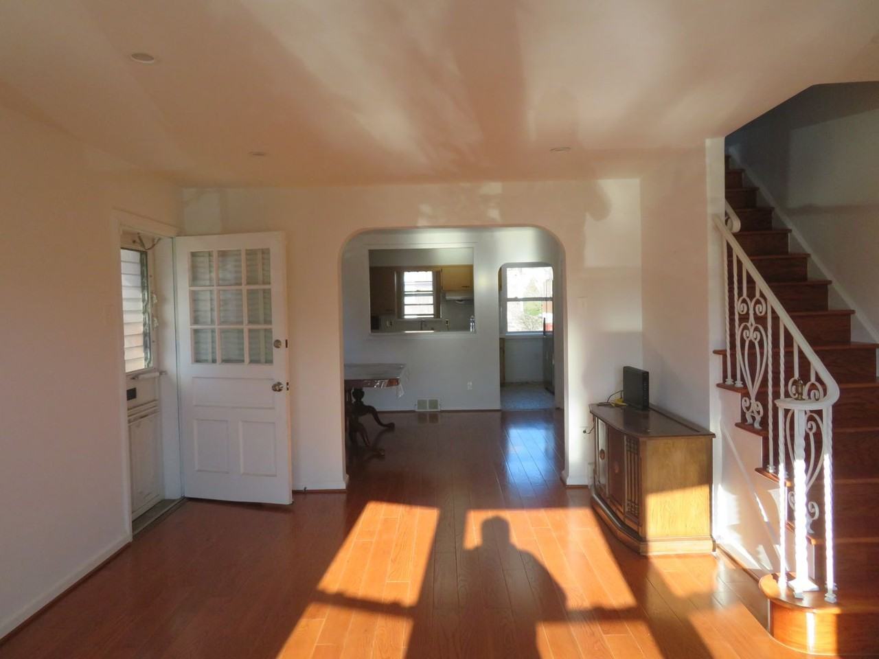 2037 Lansing St - Photo 3 of 14