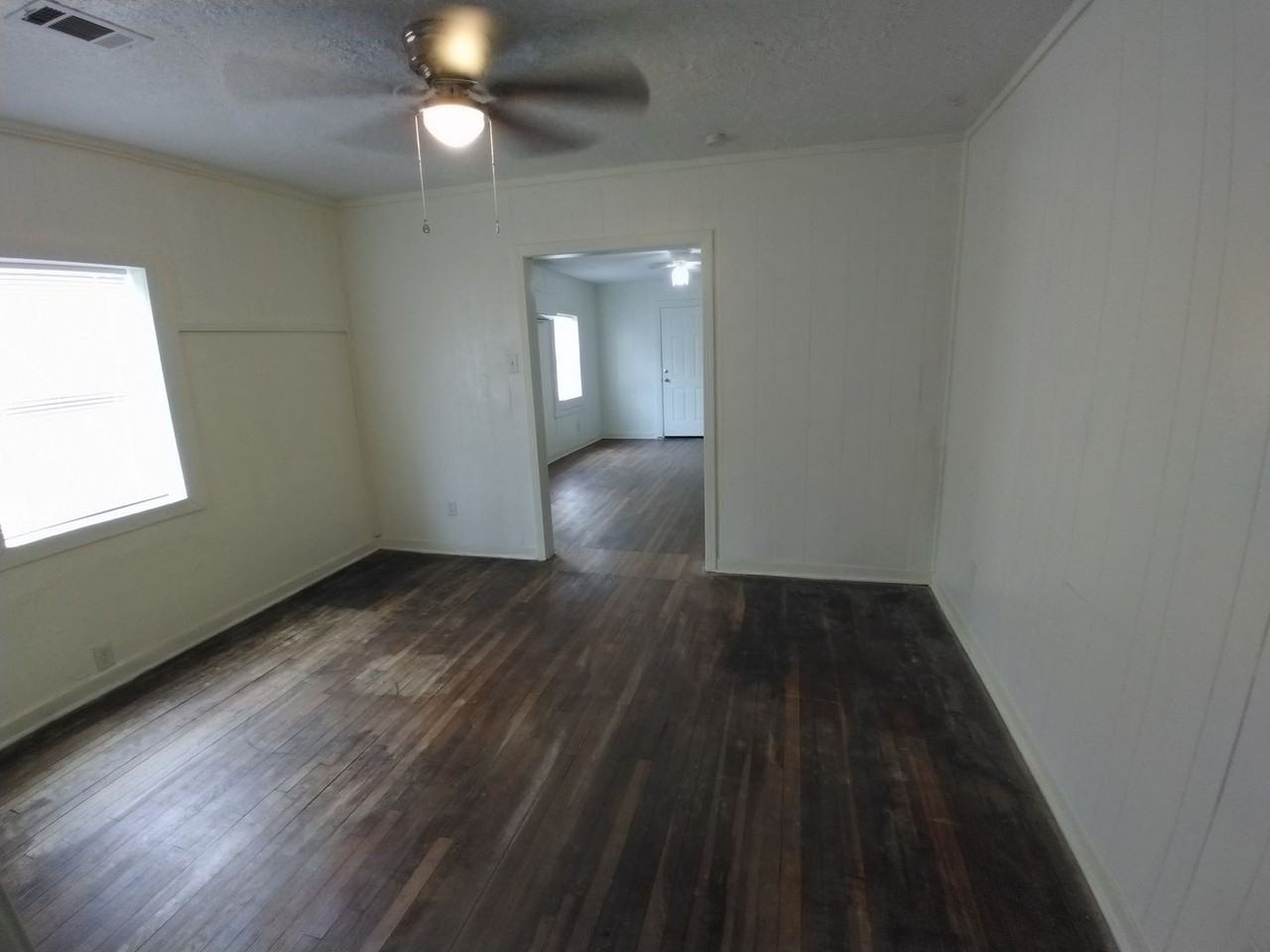 816 Bilbo St - Photo 3 of 8