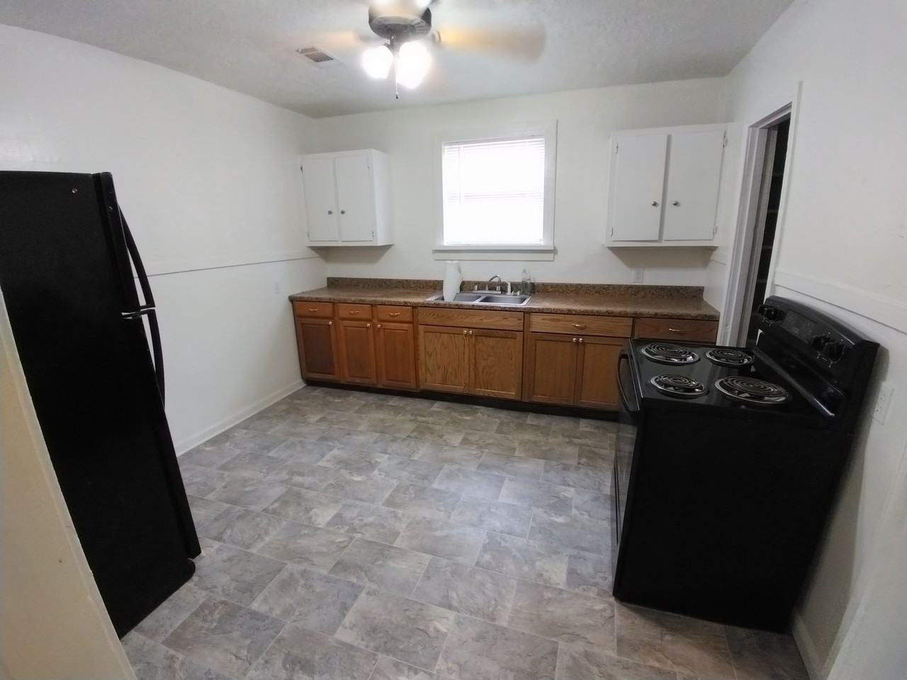816 Bilbo St - Photo 4 of 8