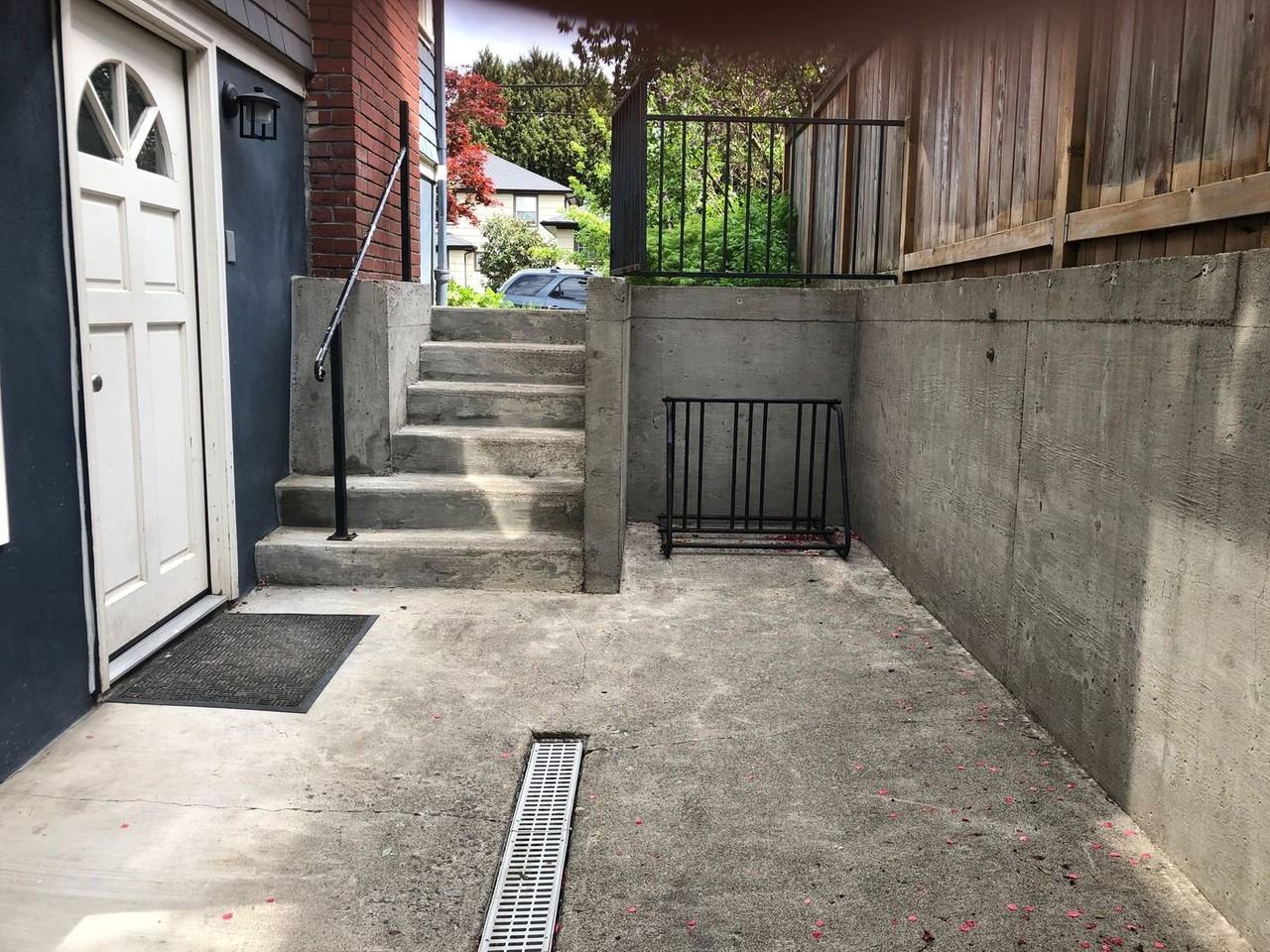 2427 Ne 9th Ave #B - Photo 2 of 16
