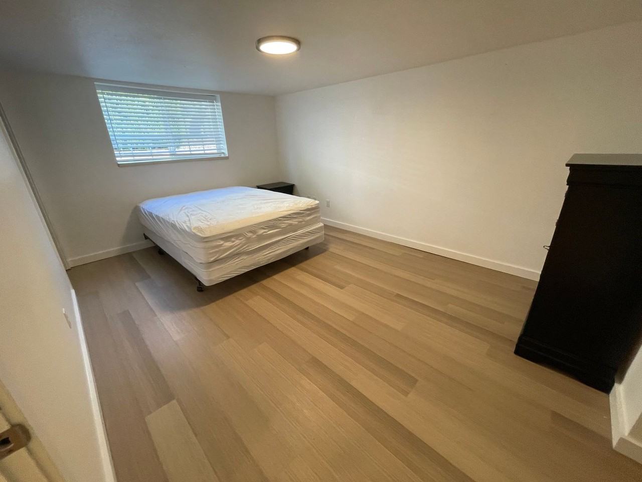 2427 Ne 9th Ave #B - Photo 4 of 16