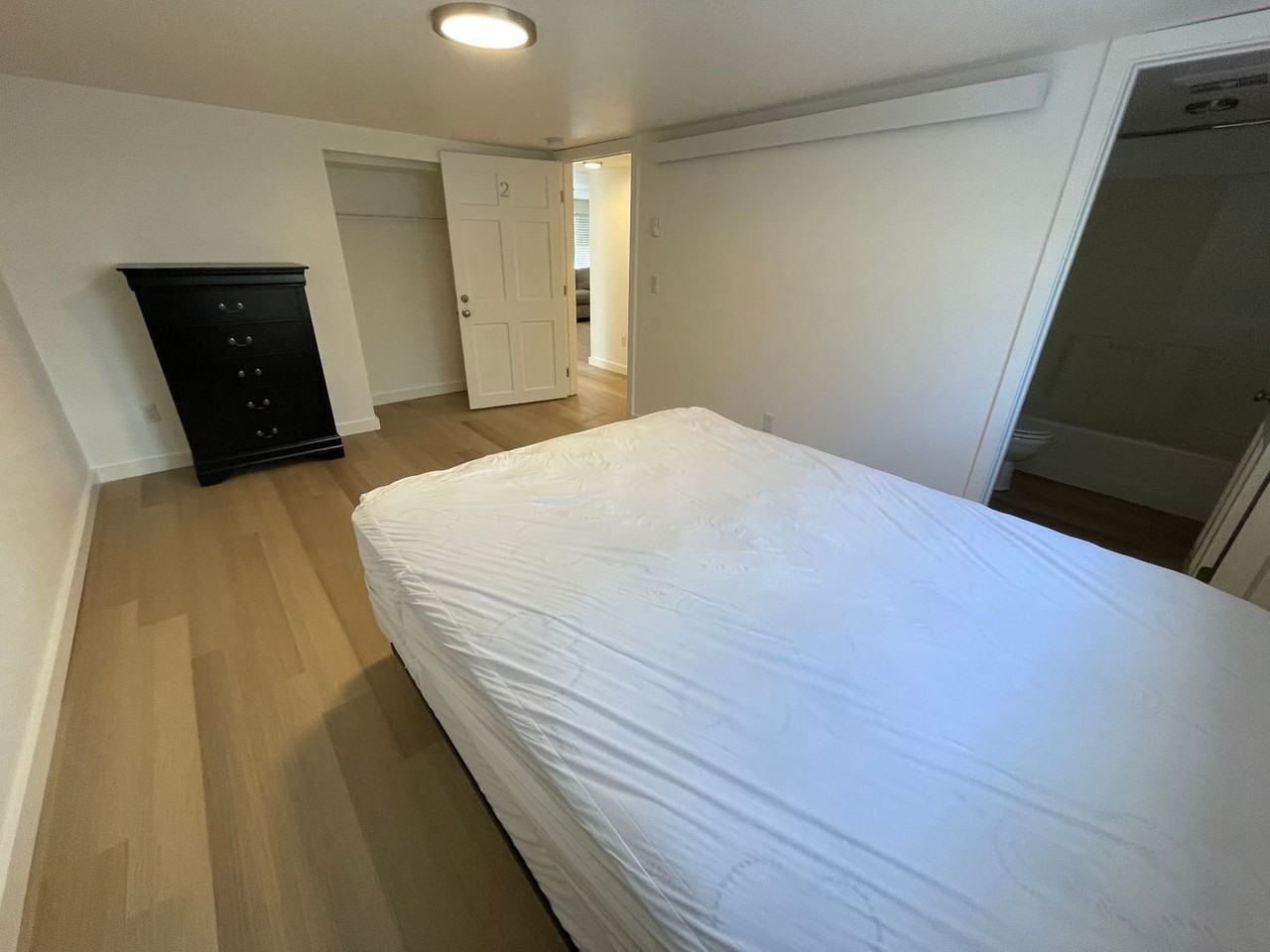 2427 Ne 9th Ave #B - Photo 6 of 16
