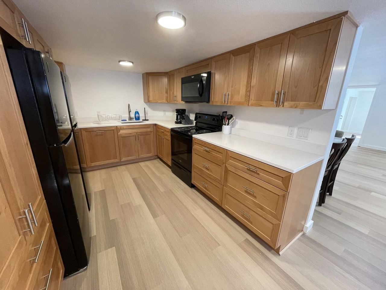 2427 Ne 9th Ave #B - Photo 7 of 16