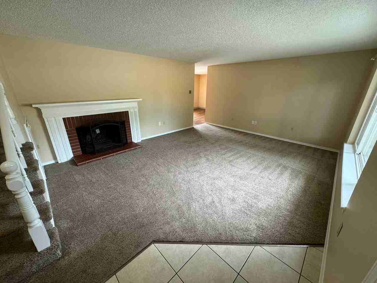 1402 N Brook Ct - Photo 2 of 32