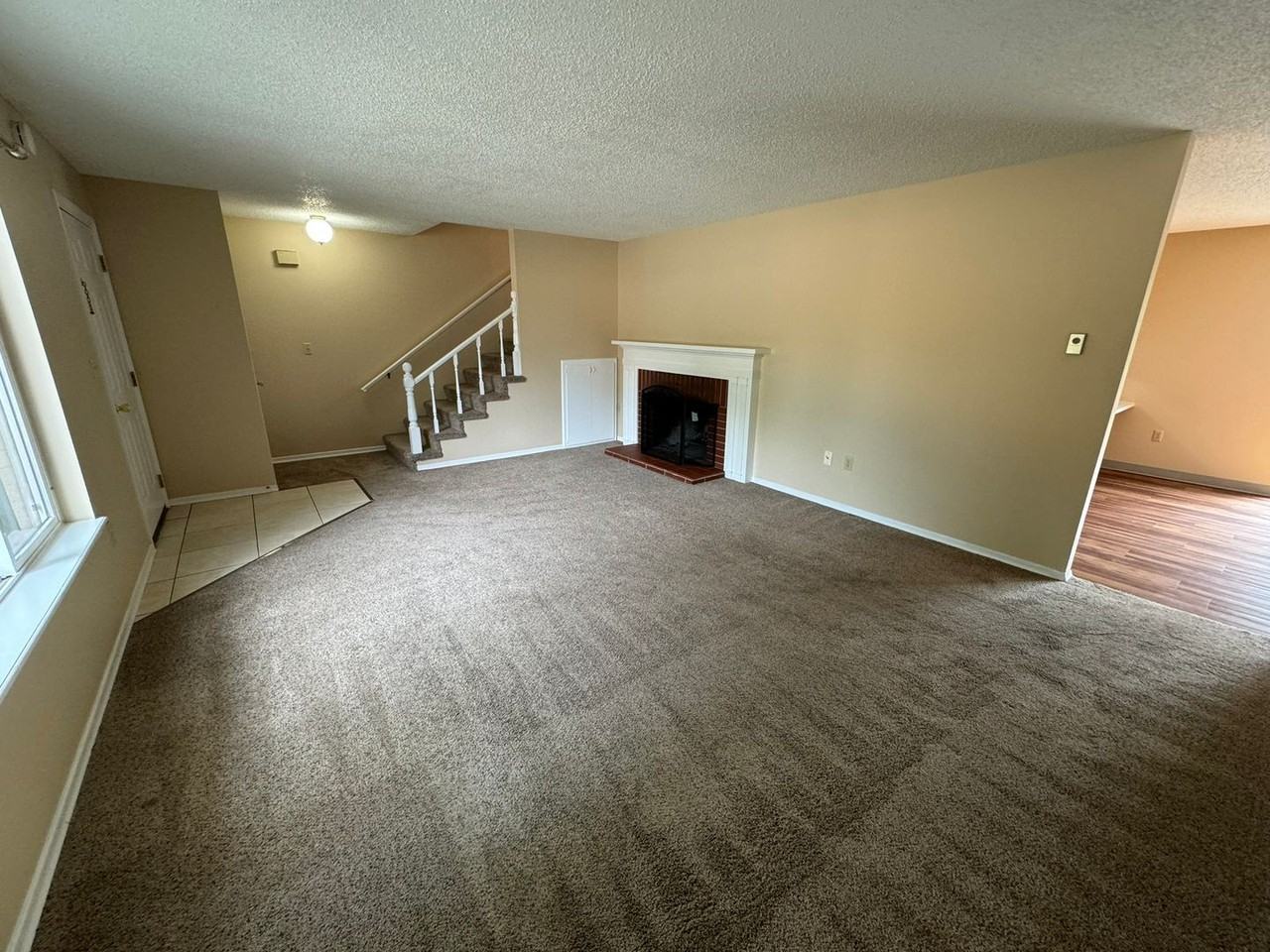 1402 N Brook Ct - Photo 4 of 32