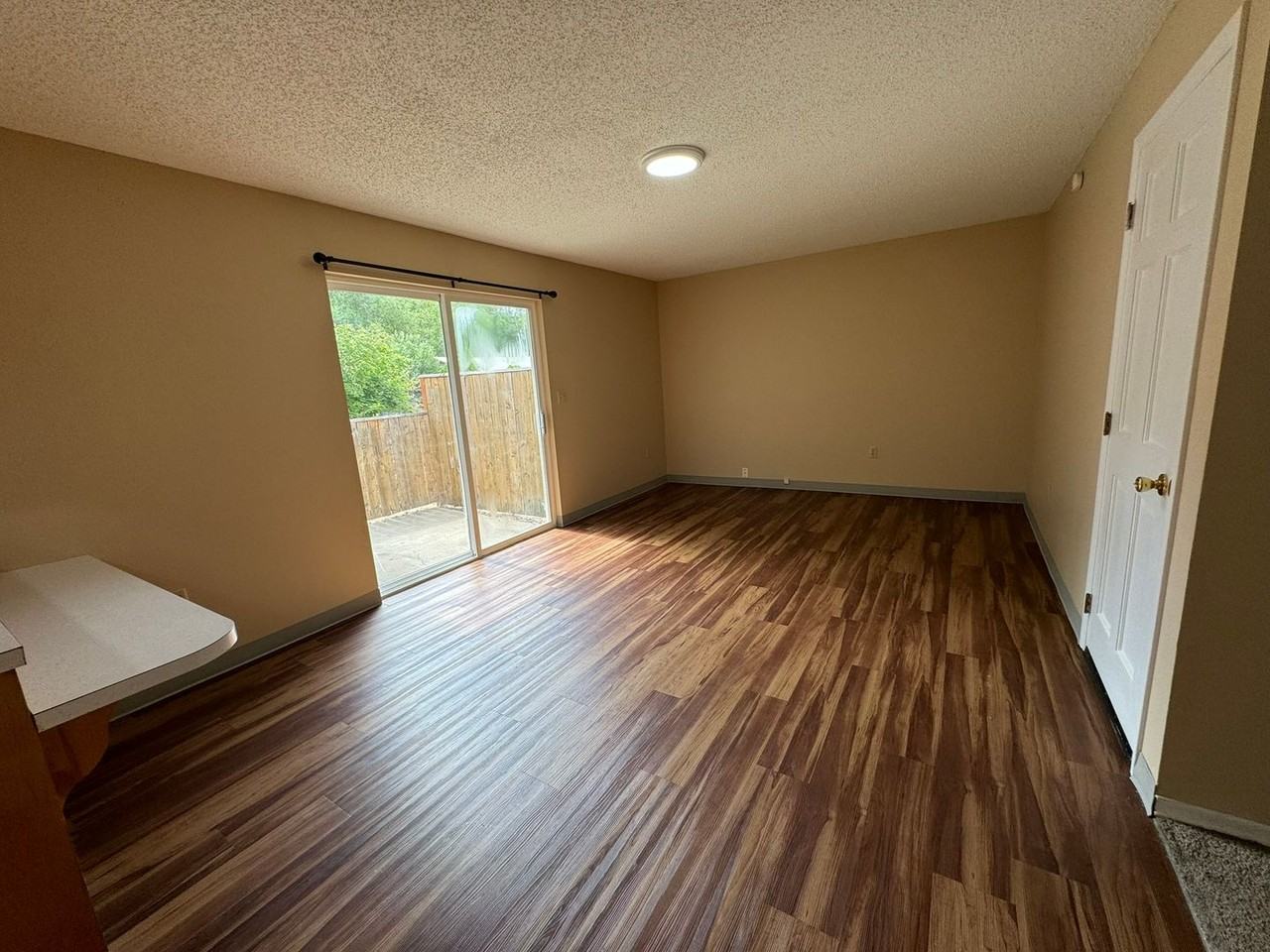 1402 N Brook Ct - Photo 6 of 32