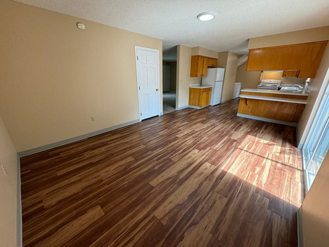 1402 N Brook Ct - Photo 7 of 32