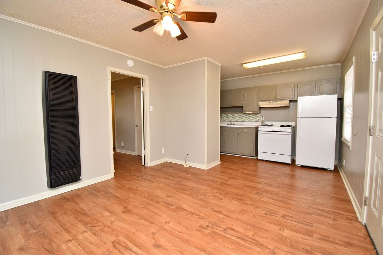 Bulldog Crossing - Photo 2 of 8