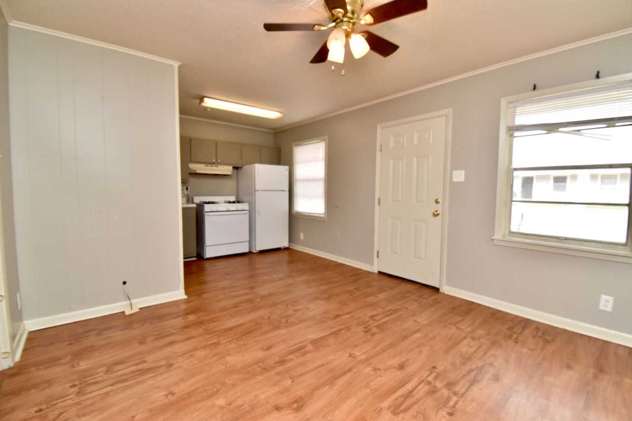 Bulldog Crossing - Photo 3 of 8