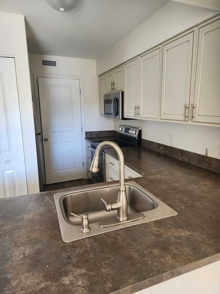 Tamarac Pointe Apartments - Photo 3 of 9