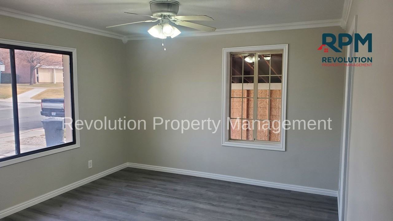 1669 N 250 W - Photo 2 of 16