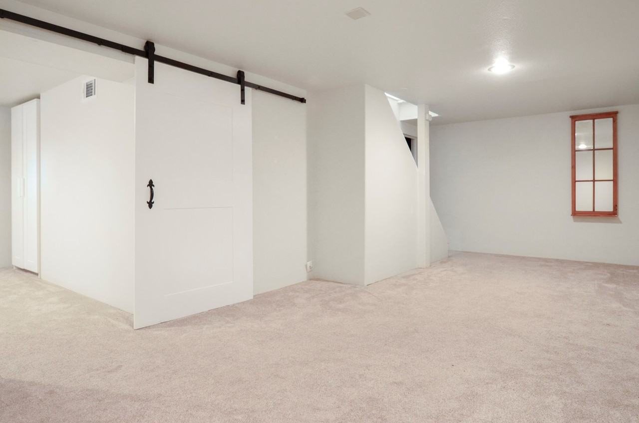 14343 Interlake Ave N - Photo 2 of 16