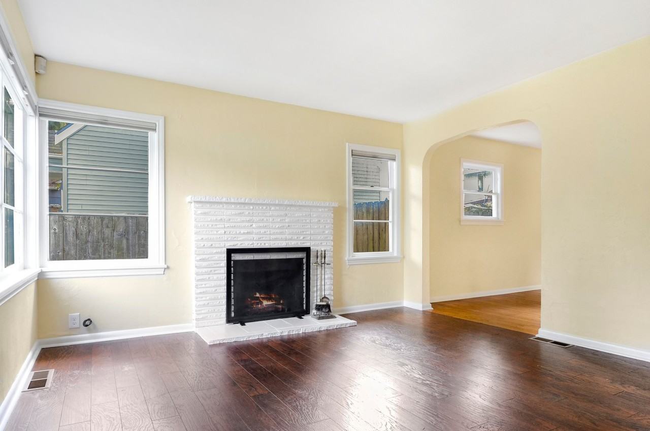 14343 Interlake Ave N - Photo 4 of 16