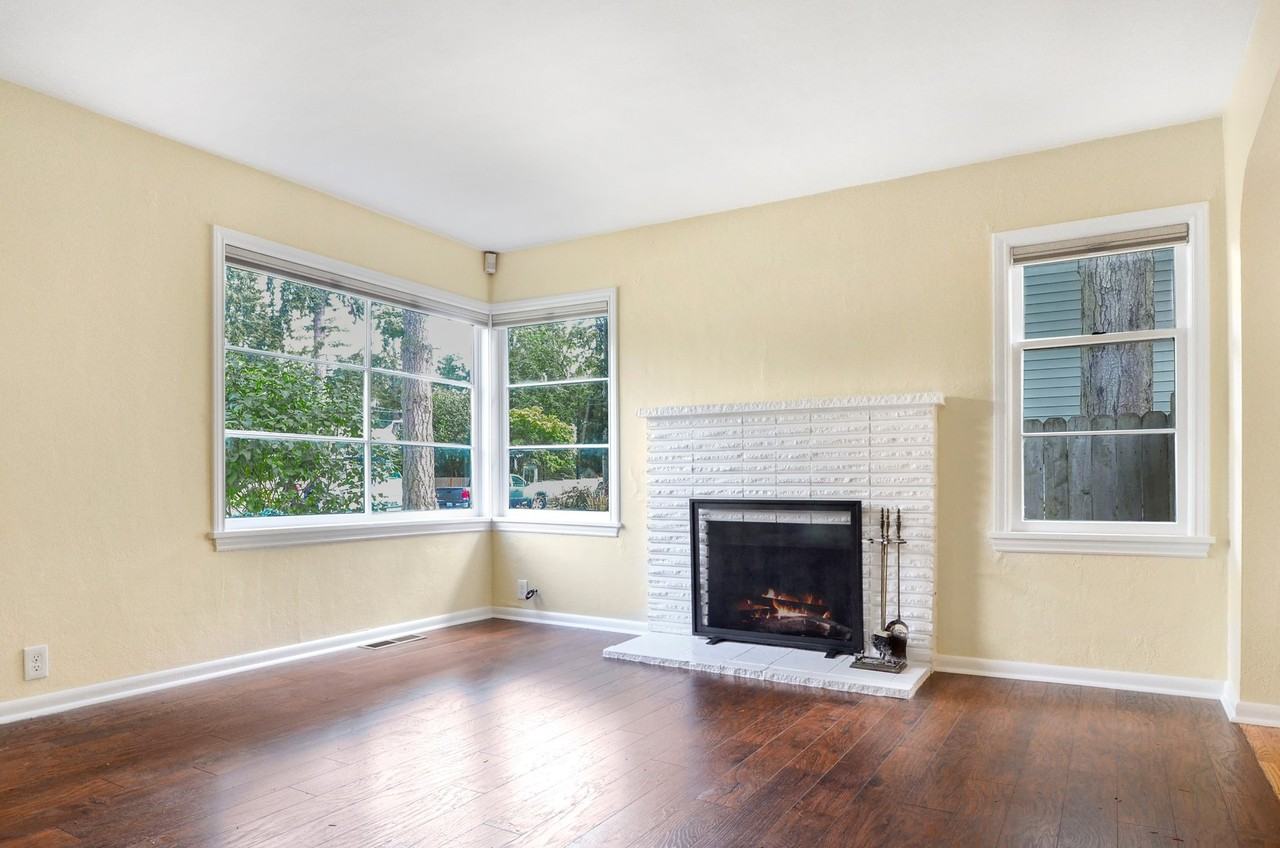 14343 Interlake Ave N - Photo 5 of 16