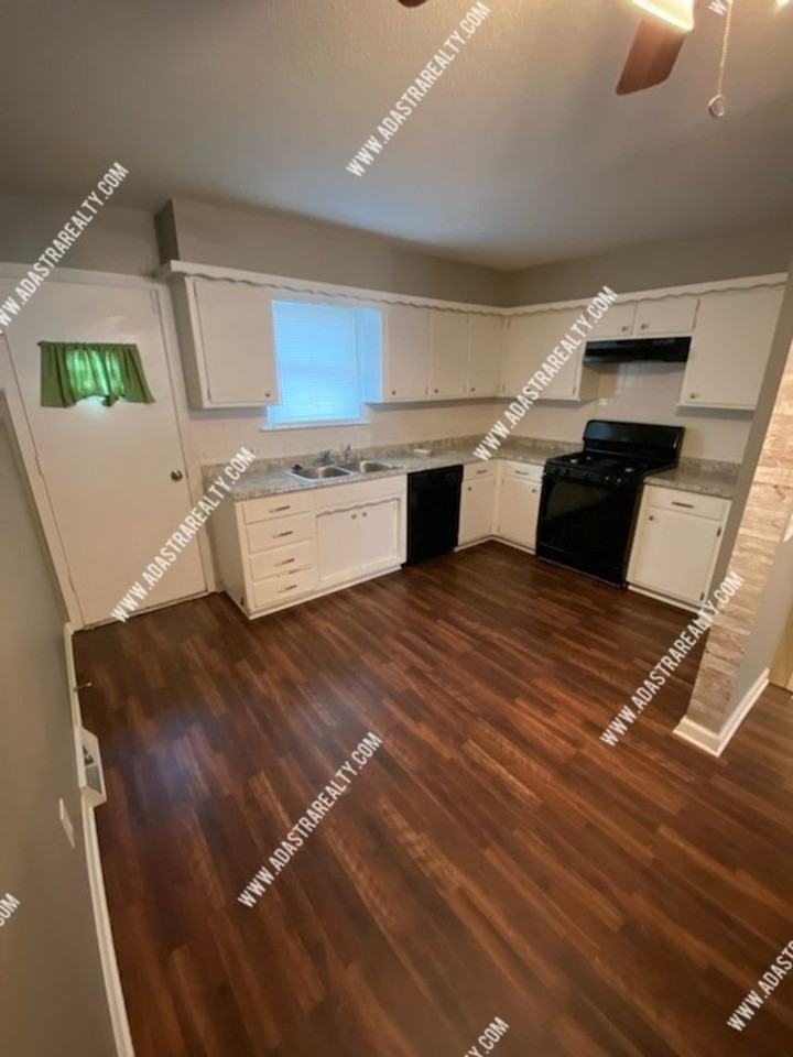 1500 E Elizabeth St - Photo 2 of 10