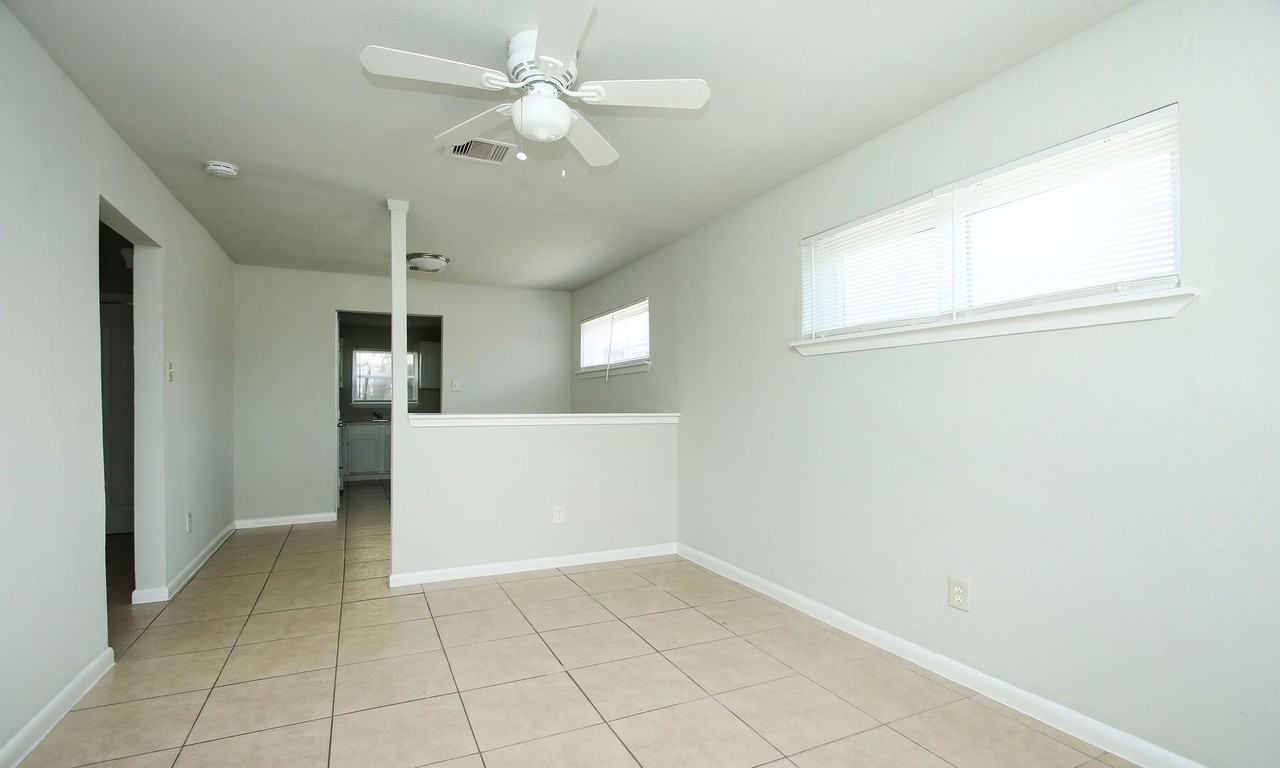 8934 Duane St - Photo 2 of 10