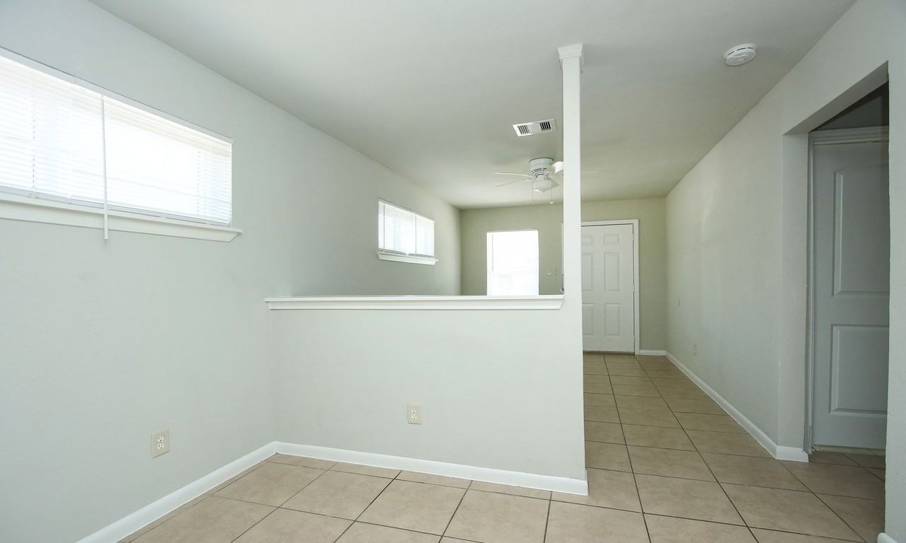 8934 Duane St - Photo 3 of 10