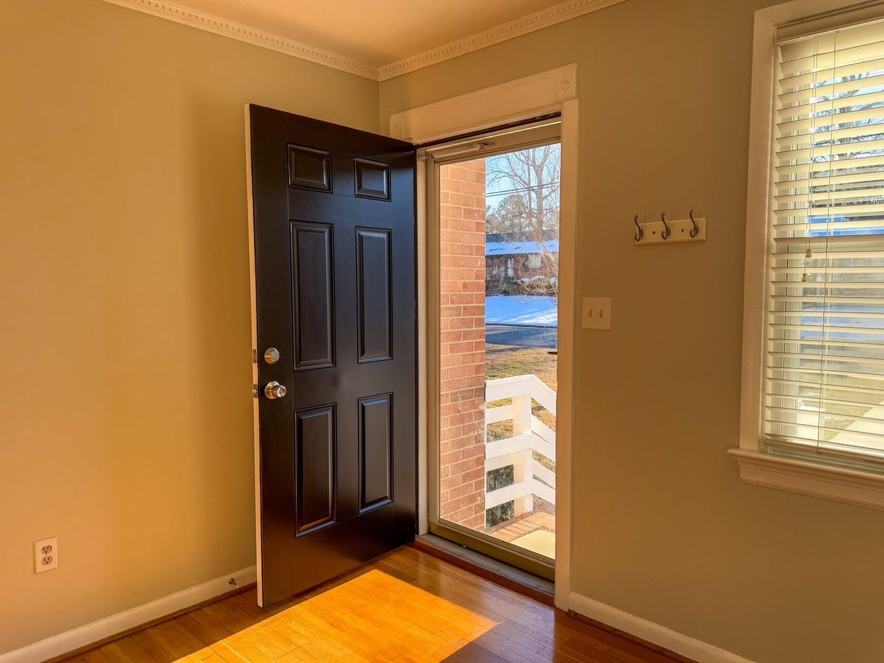 115 Homestead Dr - Photo 3 of 33