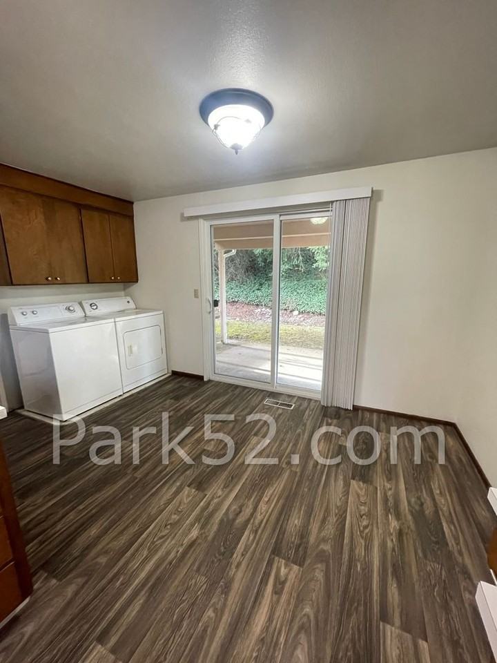 1446 Rainier Dr #4 - Photo 7 of 20