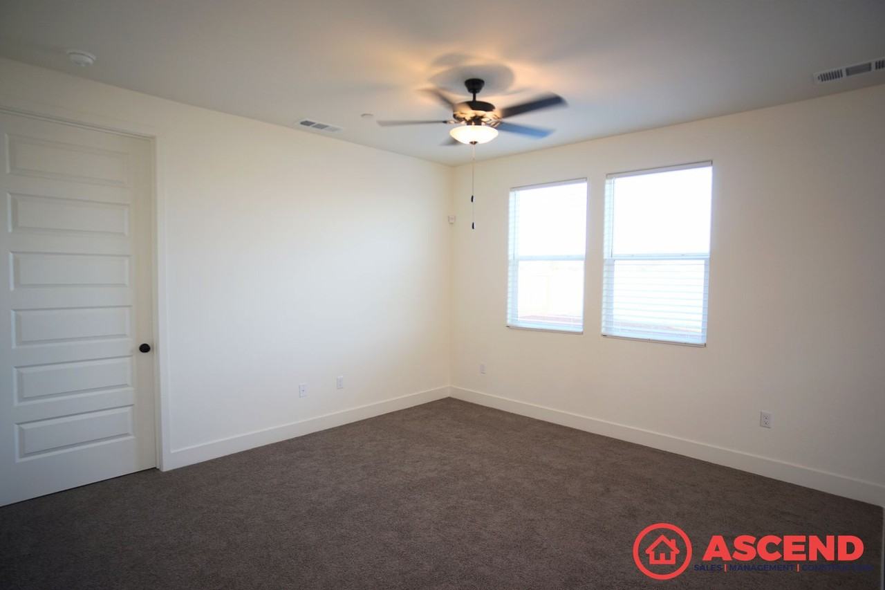 6618 Glacier Bay St - Photo 3 of 14