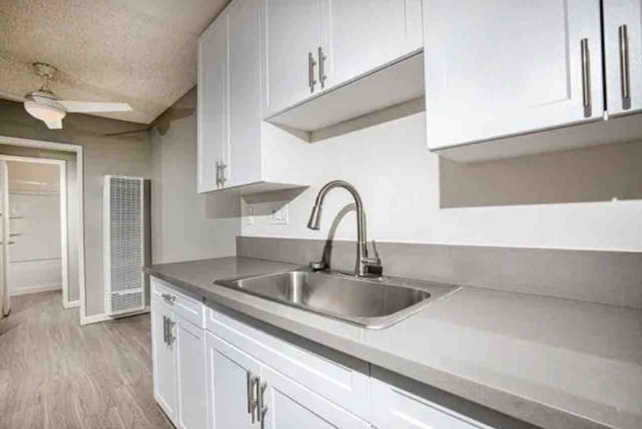 Stonegate Manor - Photo 6 of 10