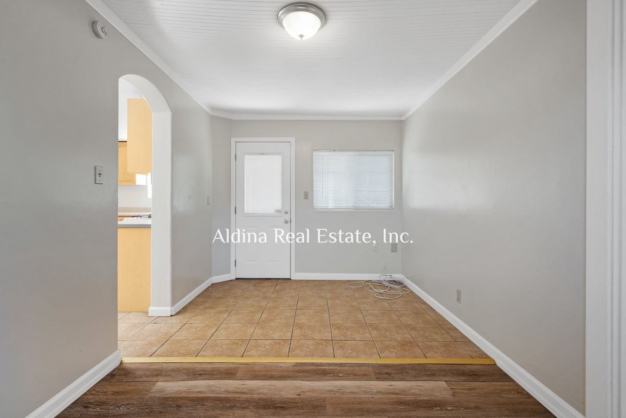 30A Hawthorne Ave - Photo 3 of 20