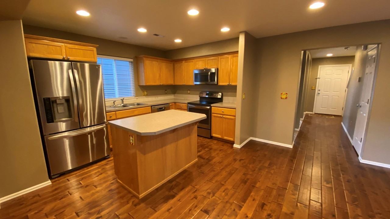 3353 Se Midvale Dr - Photo 2 of 18