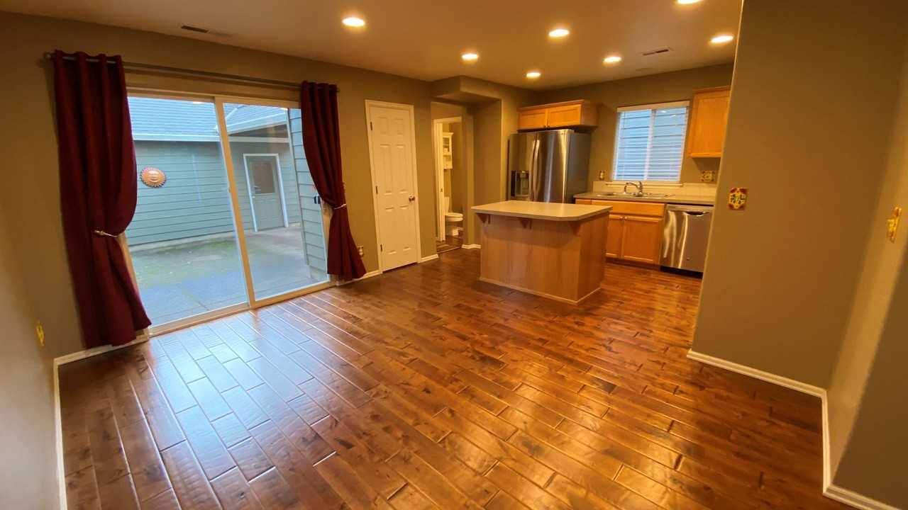 3353 Se Midvale Dr - Photo 3 of 18