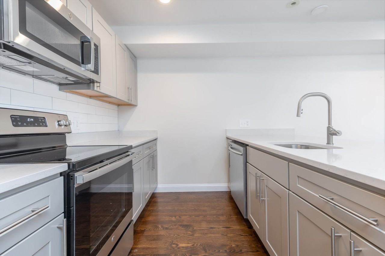 106 Hammond St - Photo 4 of 12