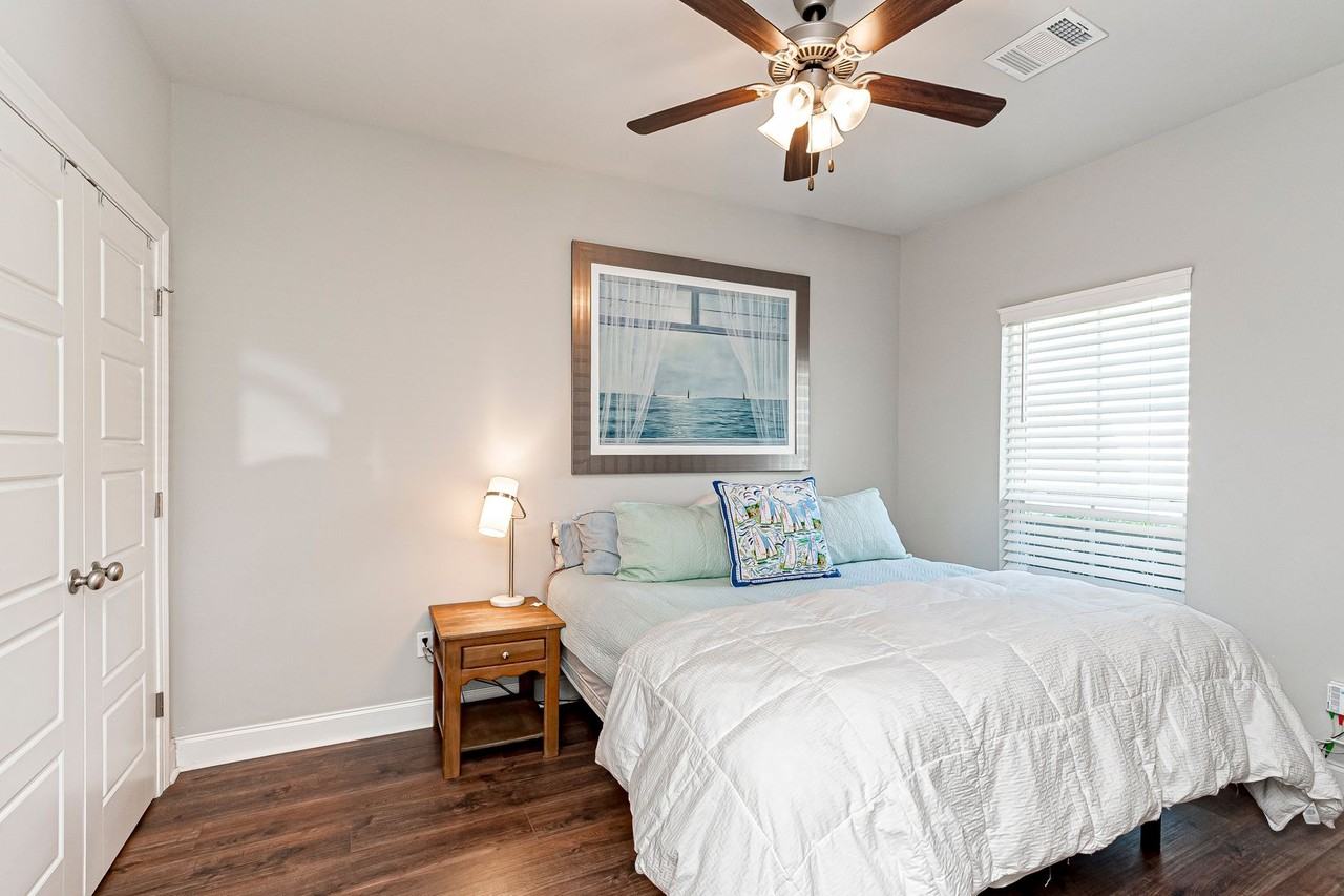 8110 Stonelake Ave - Photo 4 of 12