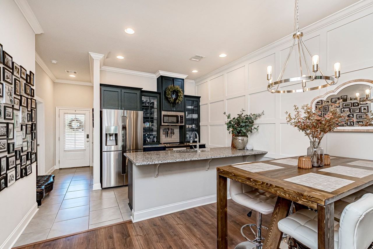 8110 Stonelake Ave - Photo 7 of 12