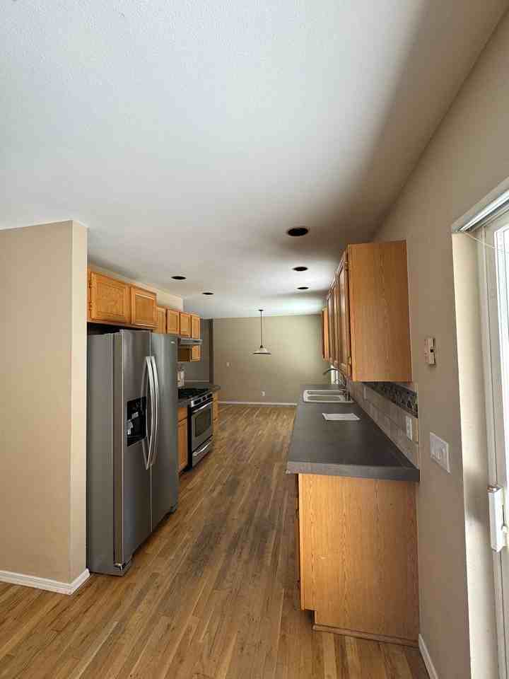 1050 Park West Dr - Photo 2 of 25