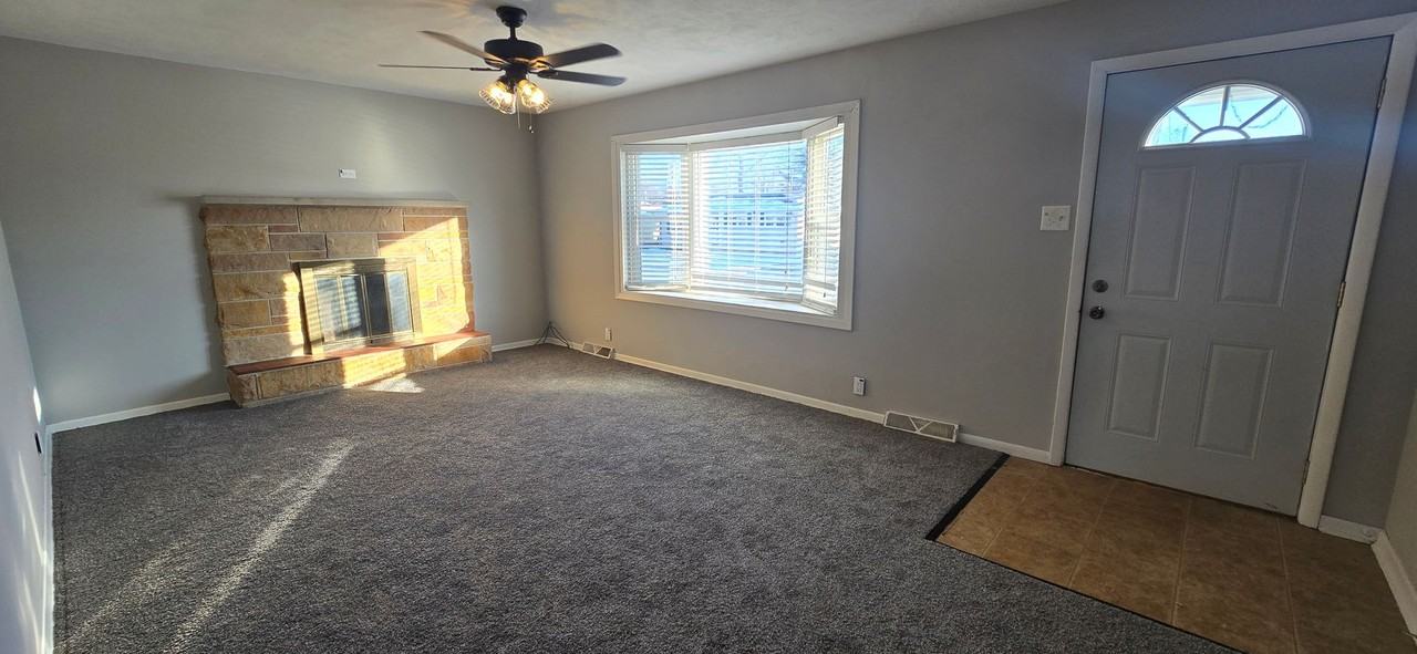 122 Nevada Dr - Photo 3 of 23