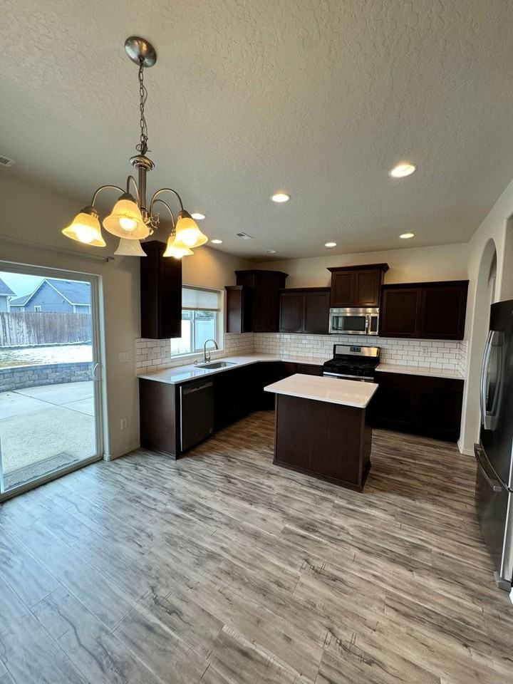 303 S Lawson St - Photo 2 of 18
