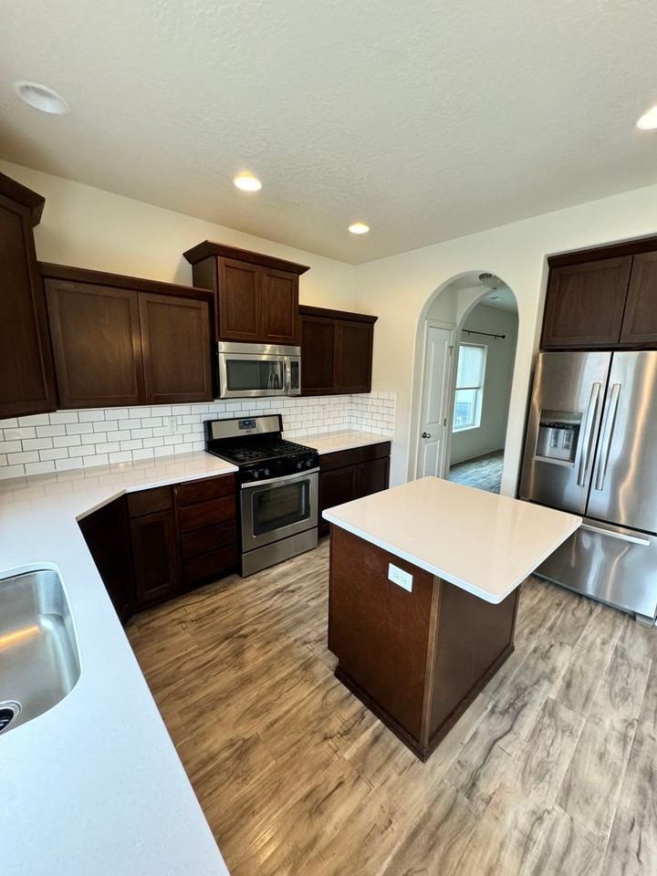 303 S Lawson St - Photo 3 of 18